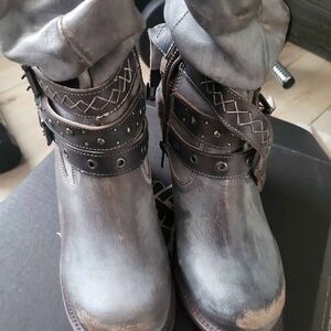 Stylish Freebird with Box  Gray Leather Boots Size 8
